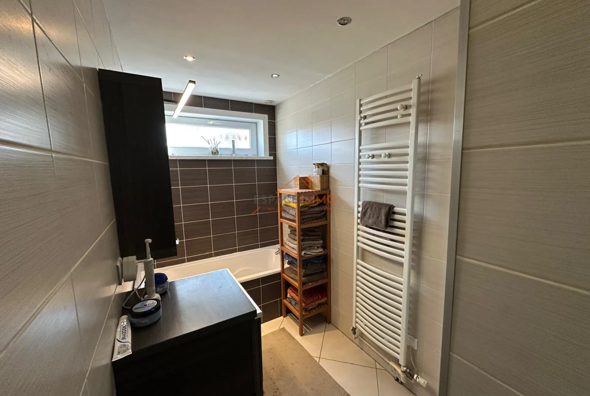 Maison 4 pièces à Raismes de 99,81 m² avec terrasse et terrain 
