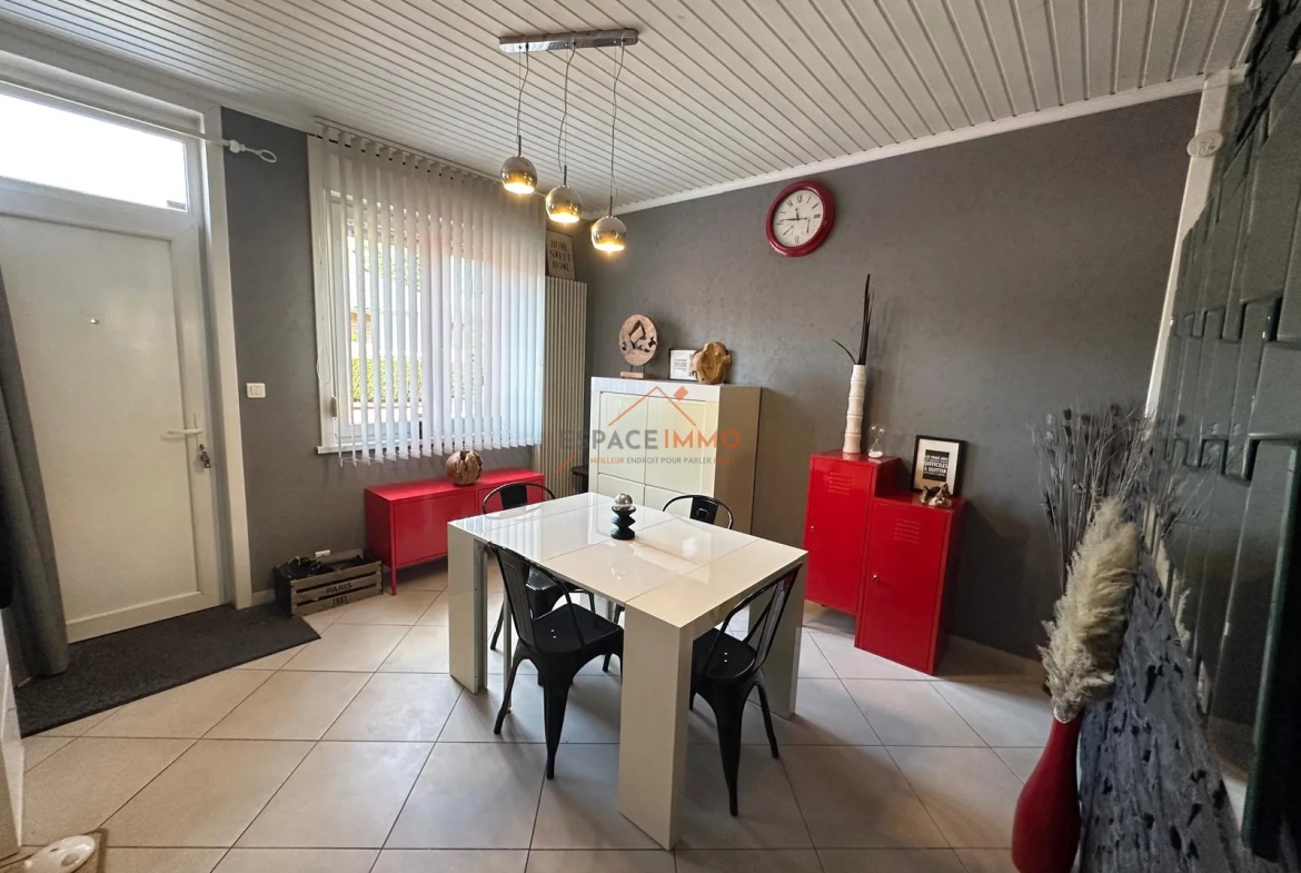Maison 4 pièces à Raismes de 99,81 m² avec terrasse et terrain 