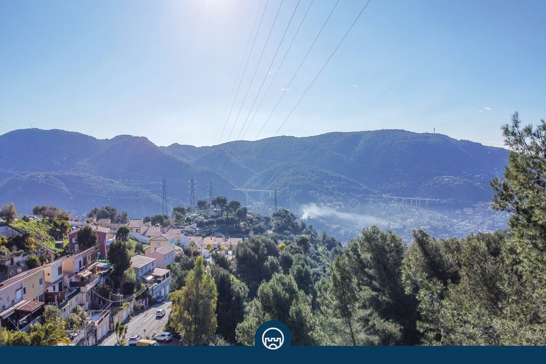 Terrain constructible de 1600 m² à Nice Est en zone pavillonnaire 