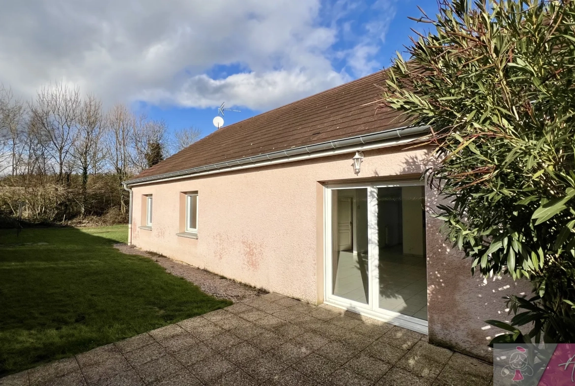 Maison de plain-pied à Foucherans avec 4 chambres, garage et terrasse 