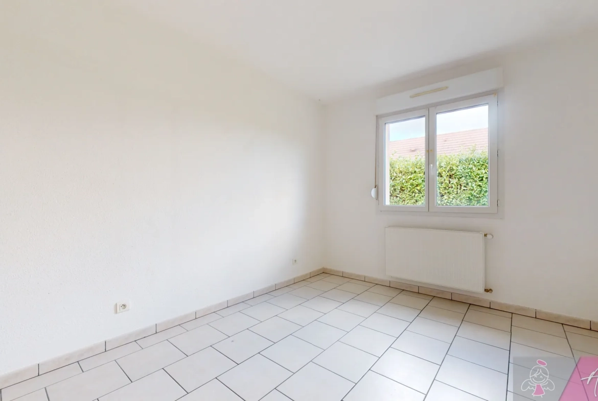 Maison de plain-pied à Foucherans avec 4 chambres, garage et terrasse 