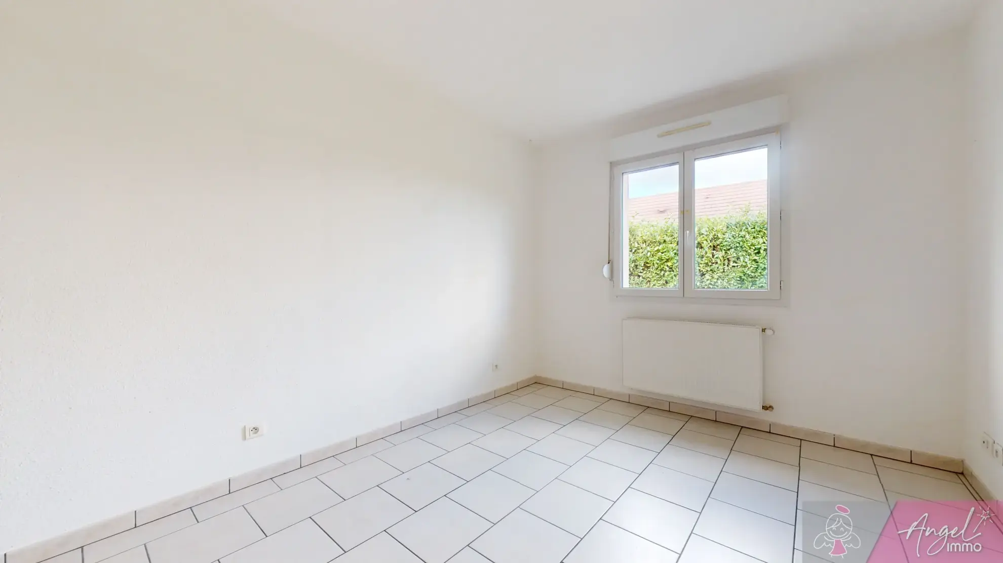 Maison de plain-pied à Foucherans avec 4 chambres, garage et terrasse 
