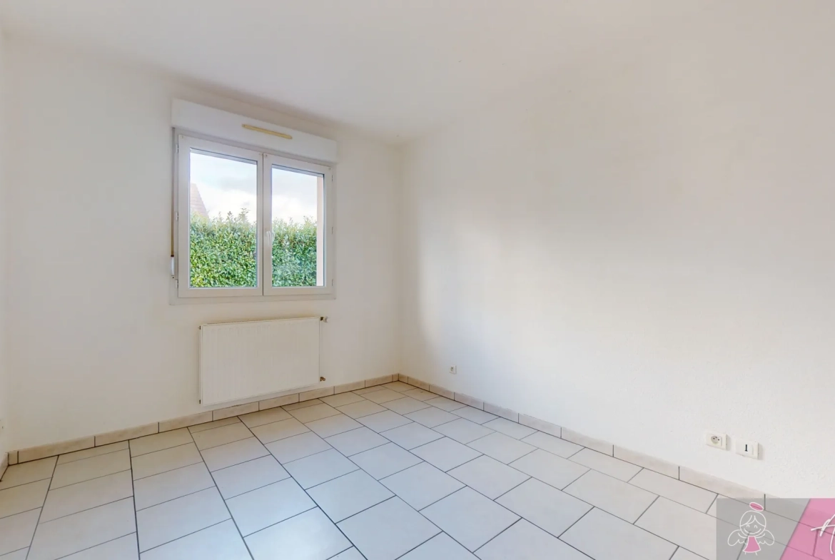 Maison de plain-pied à Foucherans avec 4 chambres, garage et terrasse 