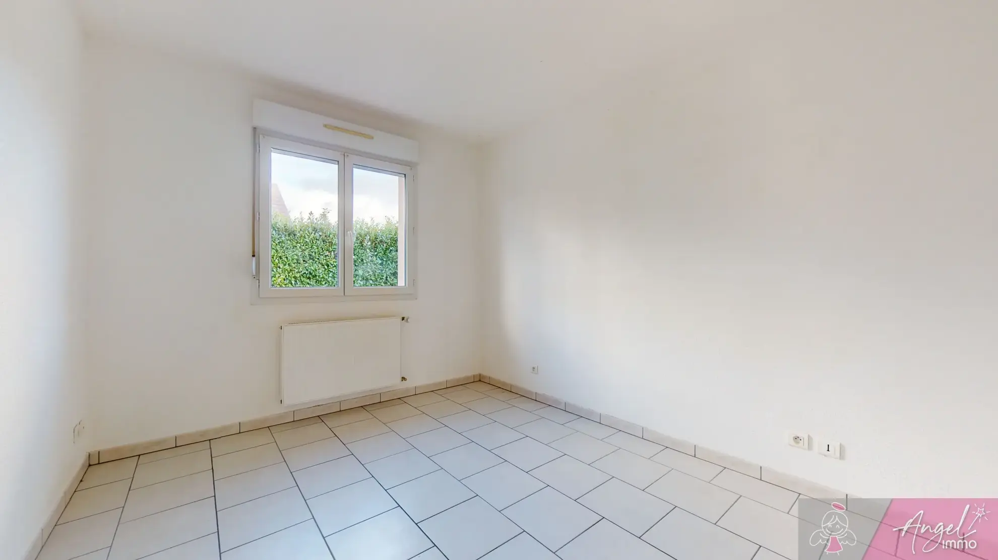 Maison de plain-pied à Foucherans avec 4 chambres, garage et terrasse 