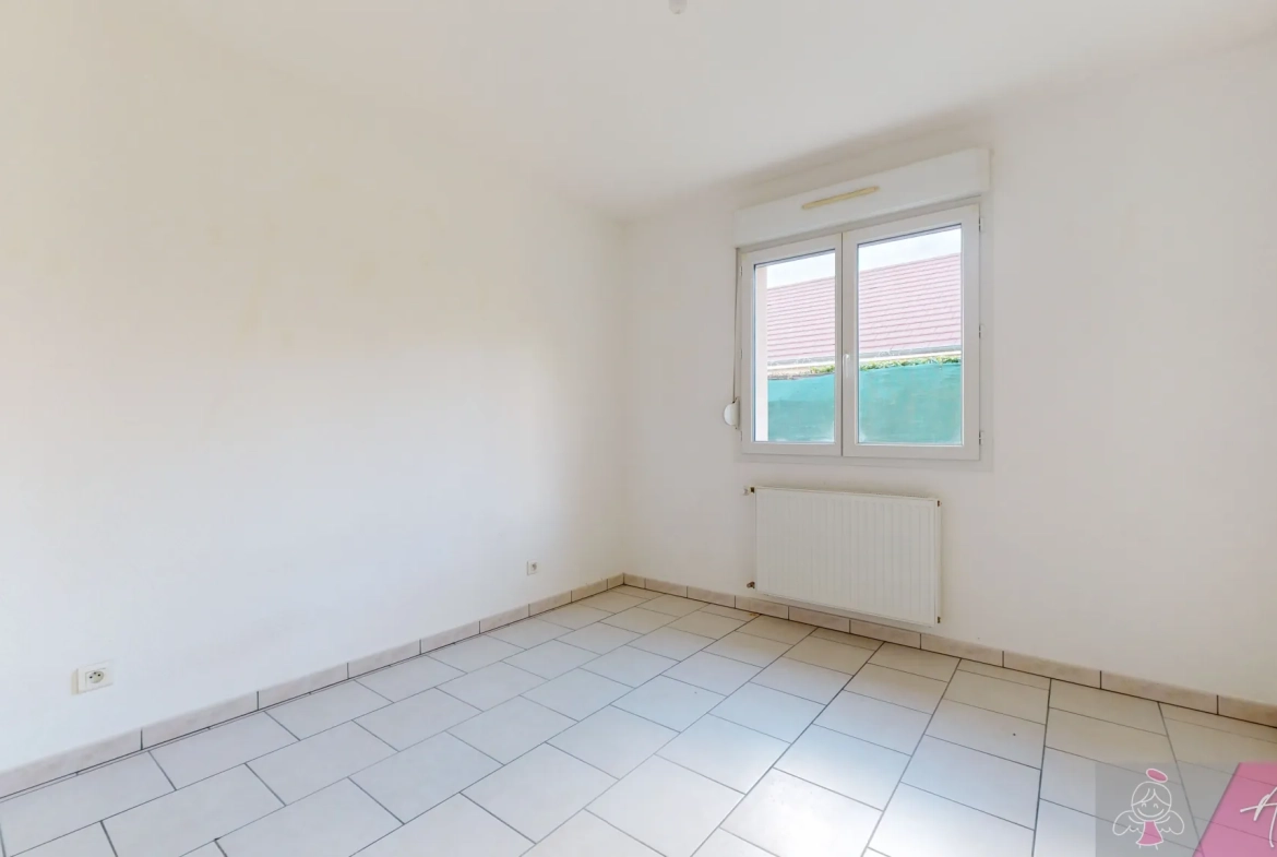 Maison de plain-pied à Foucherans avec 4 chambres, garage et terrasse 