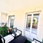 Appartement 2 pièces rénové avec terrasse vue mer à Cannes Petit Juas