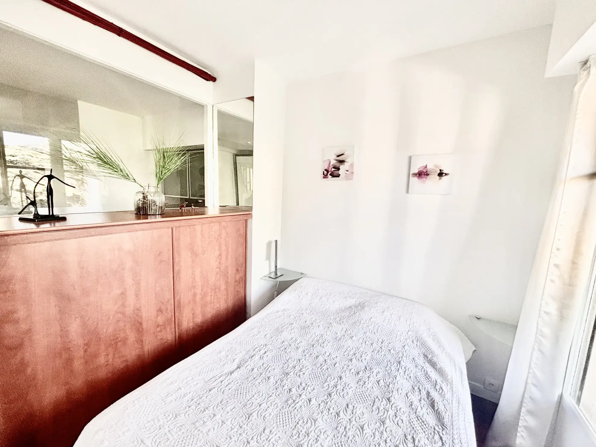 Appartement 2 pièces rénové avec terrasse vue mer à Cannes Petit Juas 