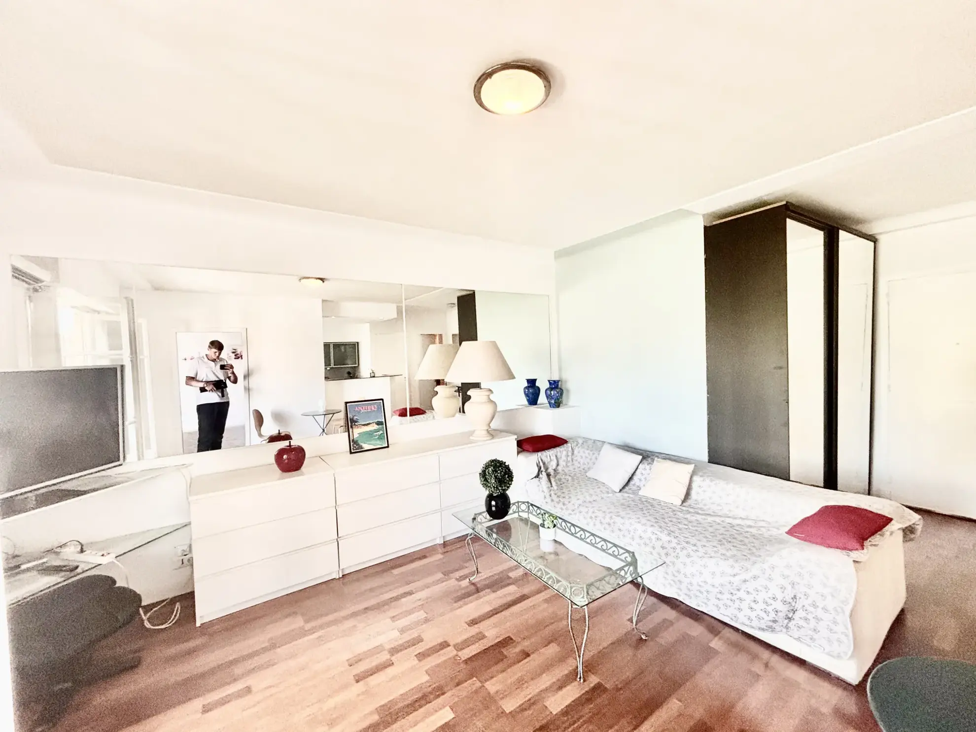 Appartement 2 pièces rénové avec terrasse vue mer à Cannes Petit Juas 
