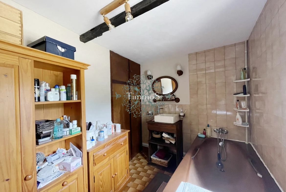 Maison ancienne de 84 m² avec 3 chambres et terrain de 700 m² à Auneuil 