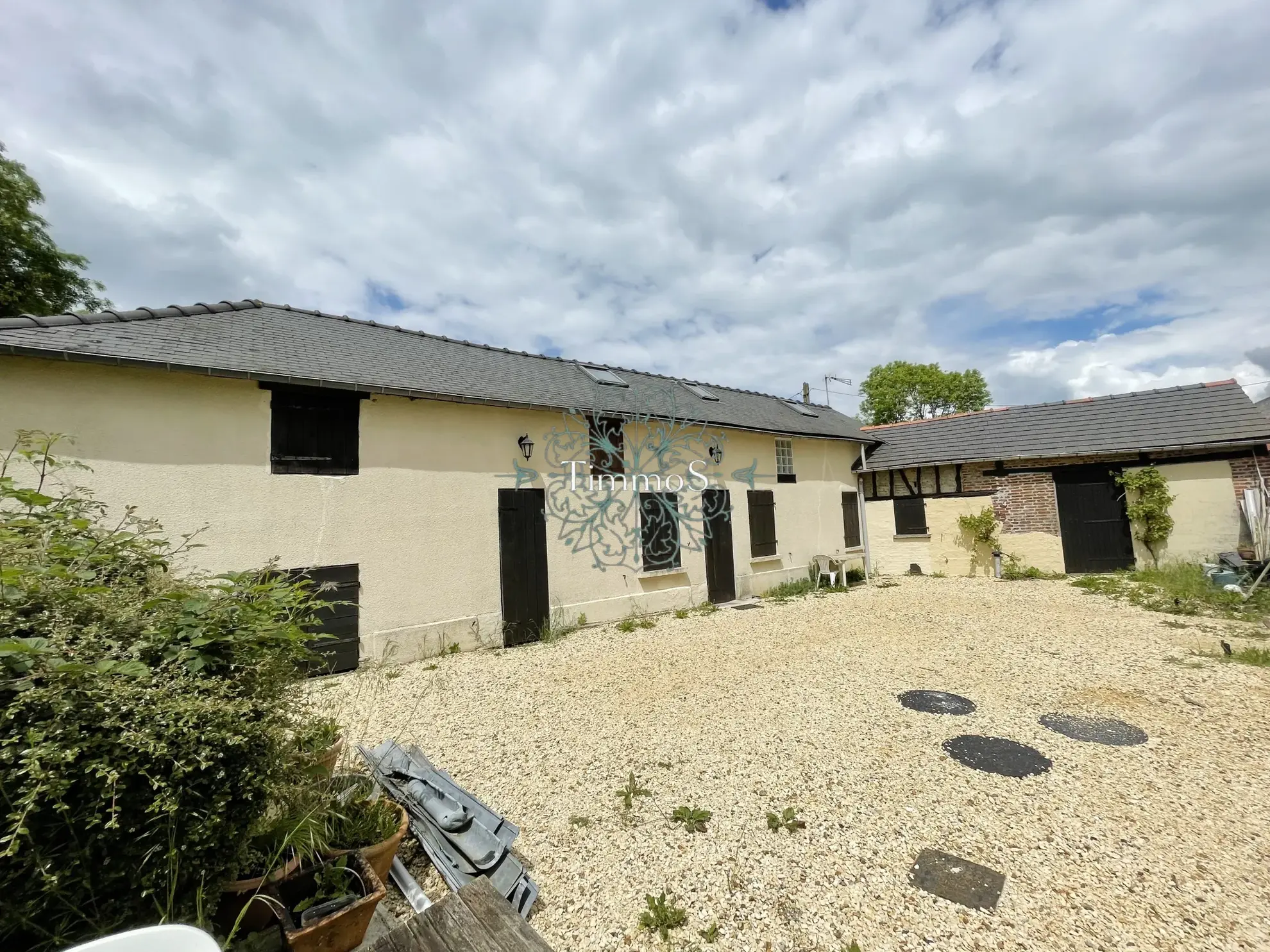 Maison ancienne de 84 m² avec 3 chambres et terrain de 700 m² à Auneuil 