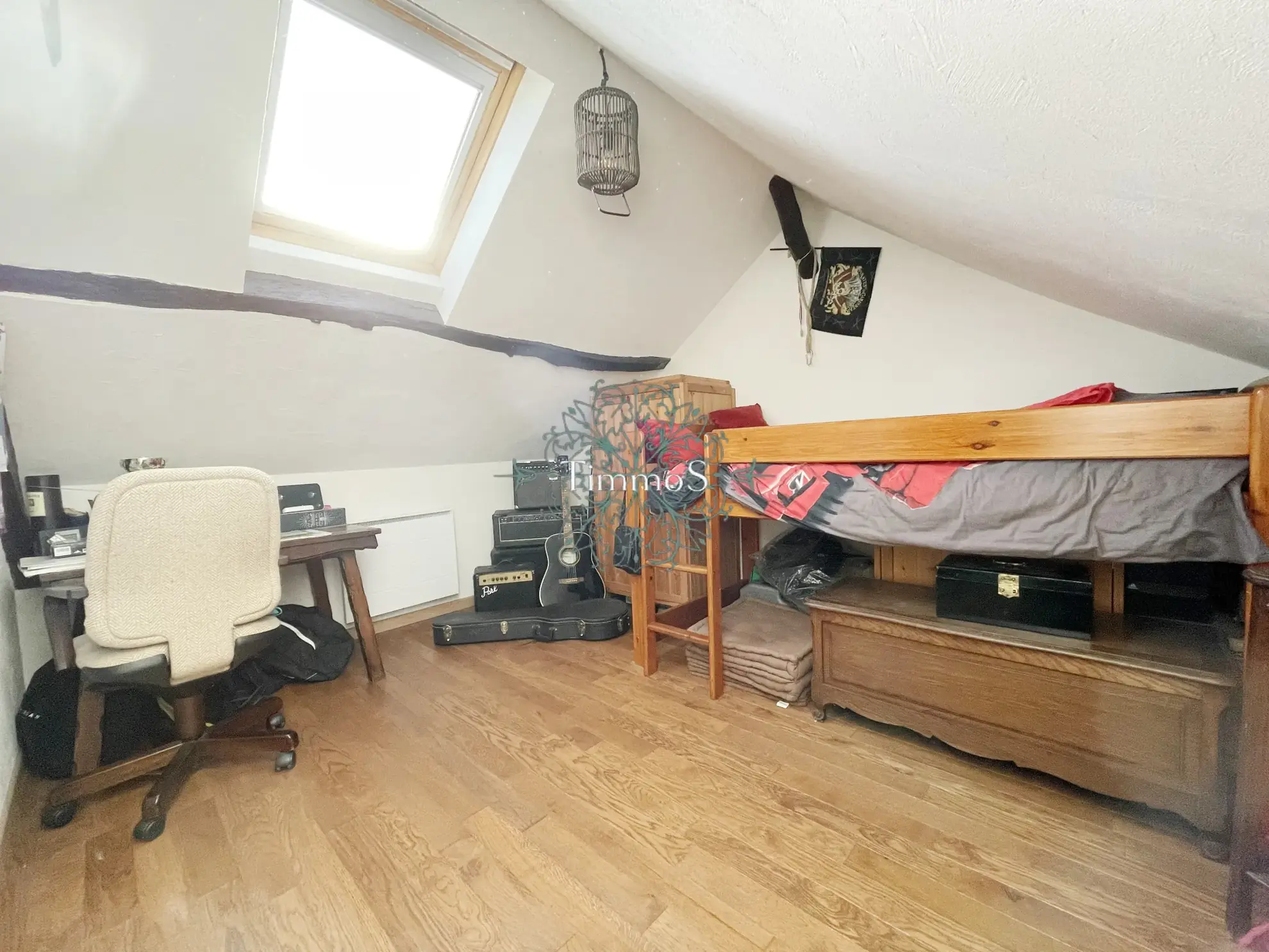 Maison ancienne de 84 m² avec 3 chambres et terrain de 700 m² à Auneuil 