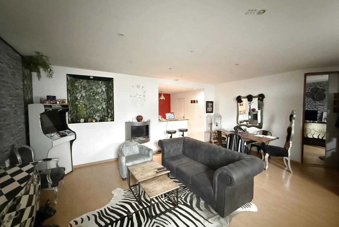 Appartement T3 avec local commercial à vendre en centre-ville de Lesneven 