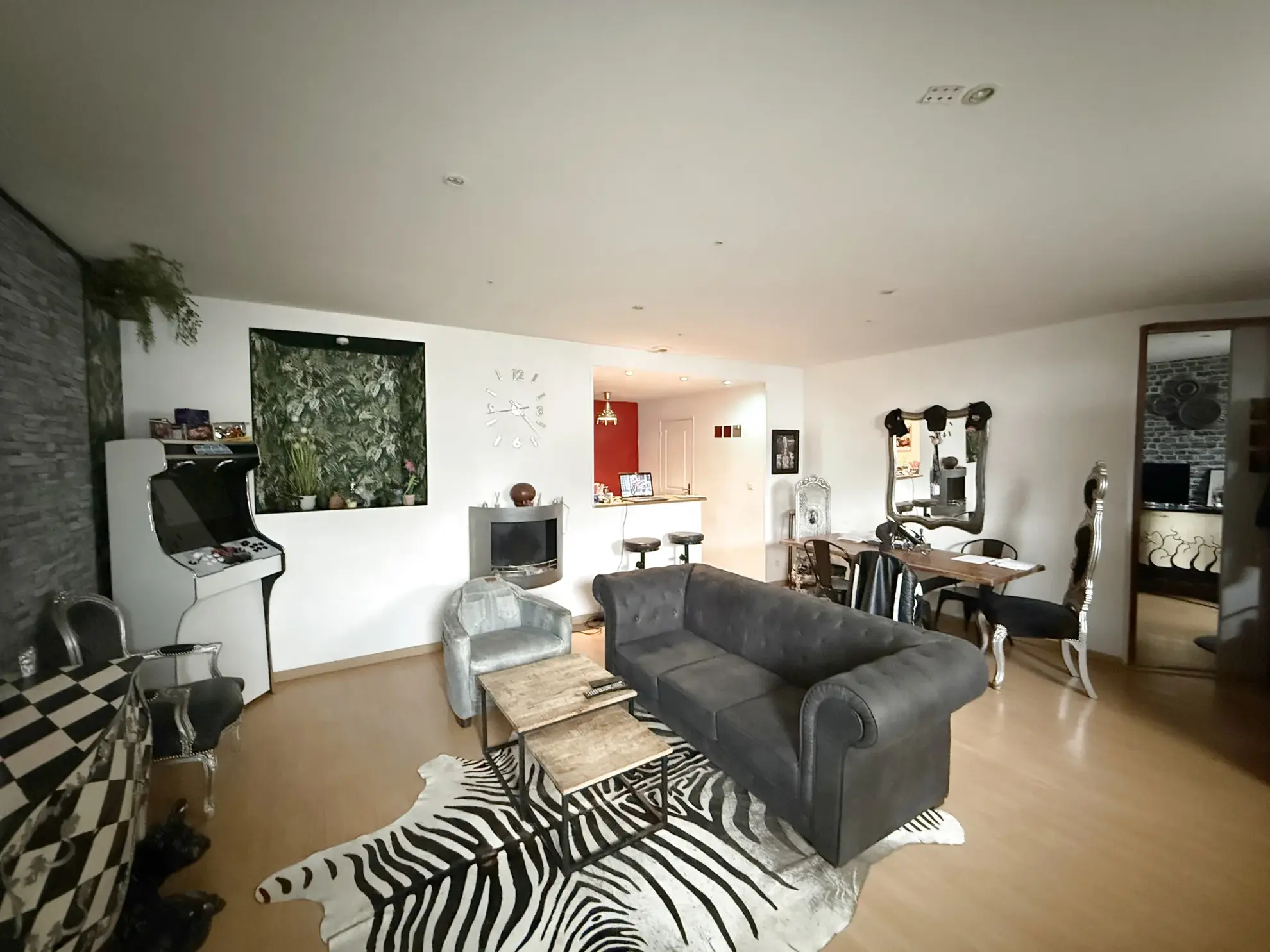 Appartement T3 avec local commercial à vendre en centre-ville de Lesneven 