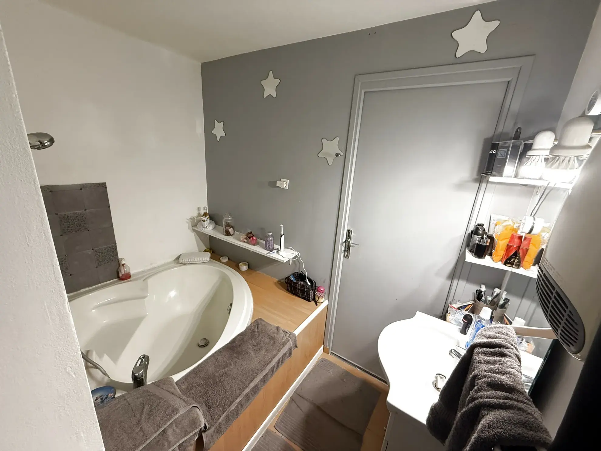 Appartement T3 avec local commercial à vendre en centre-ville de Lesneven 