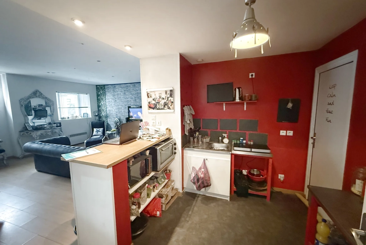 Appartement T3 avec local commercial à vendre en centre-ville de Lesneven 
