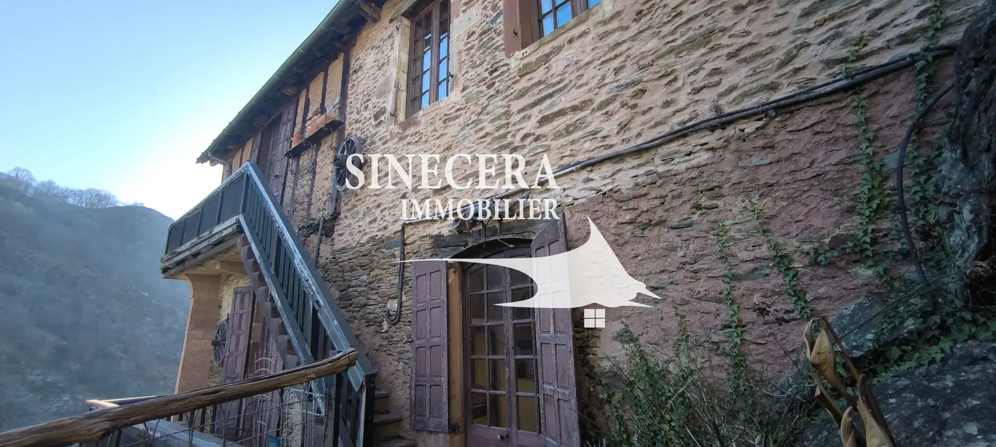 Maison de charme en pierre avec vue panoramique à Conques-en-Rouergue 