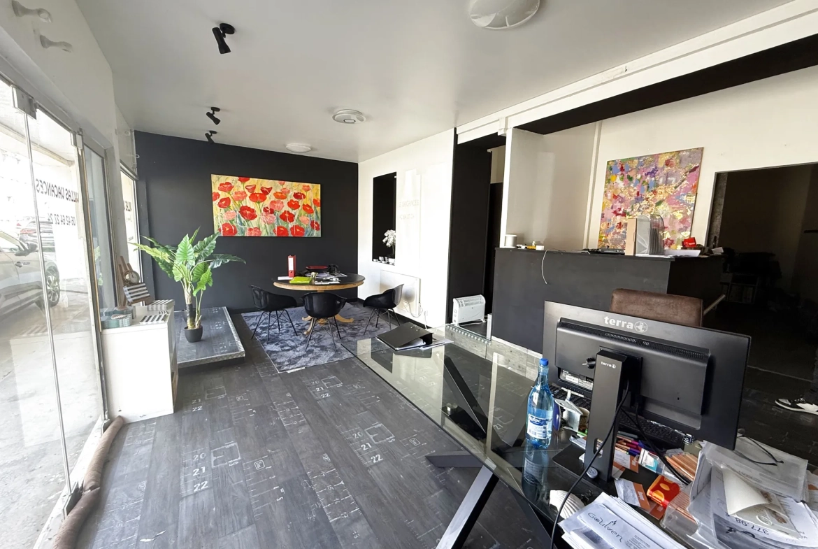 Appartement T3 avec local commercial à vendre en centre-ville de Lesneven 