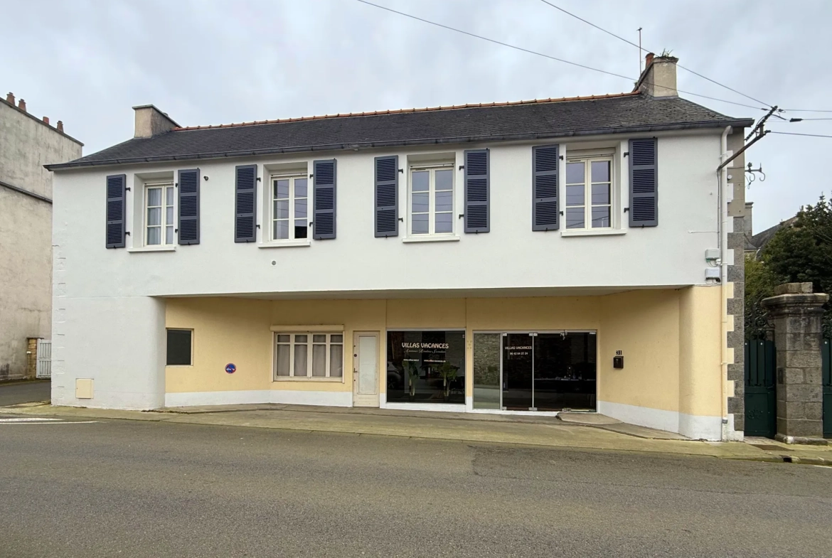 Appartement T3 avec local commercial à vendre en centre-ville de Lesneven 