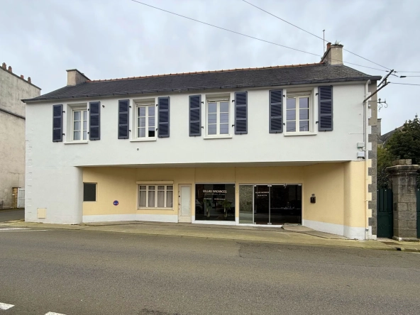 Appartement T3 avec local commercial à vendre en centre-ville de Lesneven