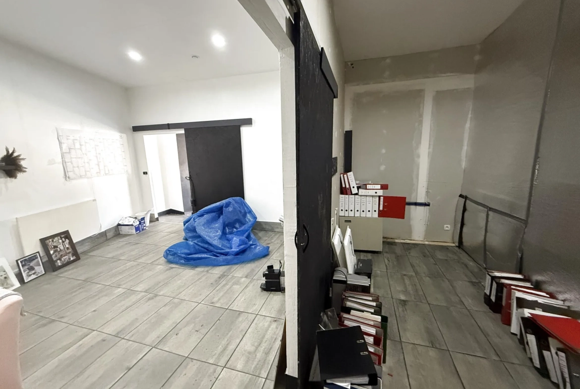 Appartement T3 avec local commercial à vendre en centre-ville de Lesneven 