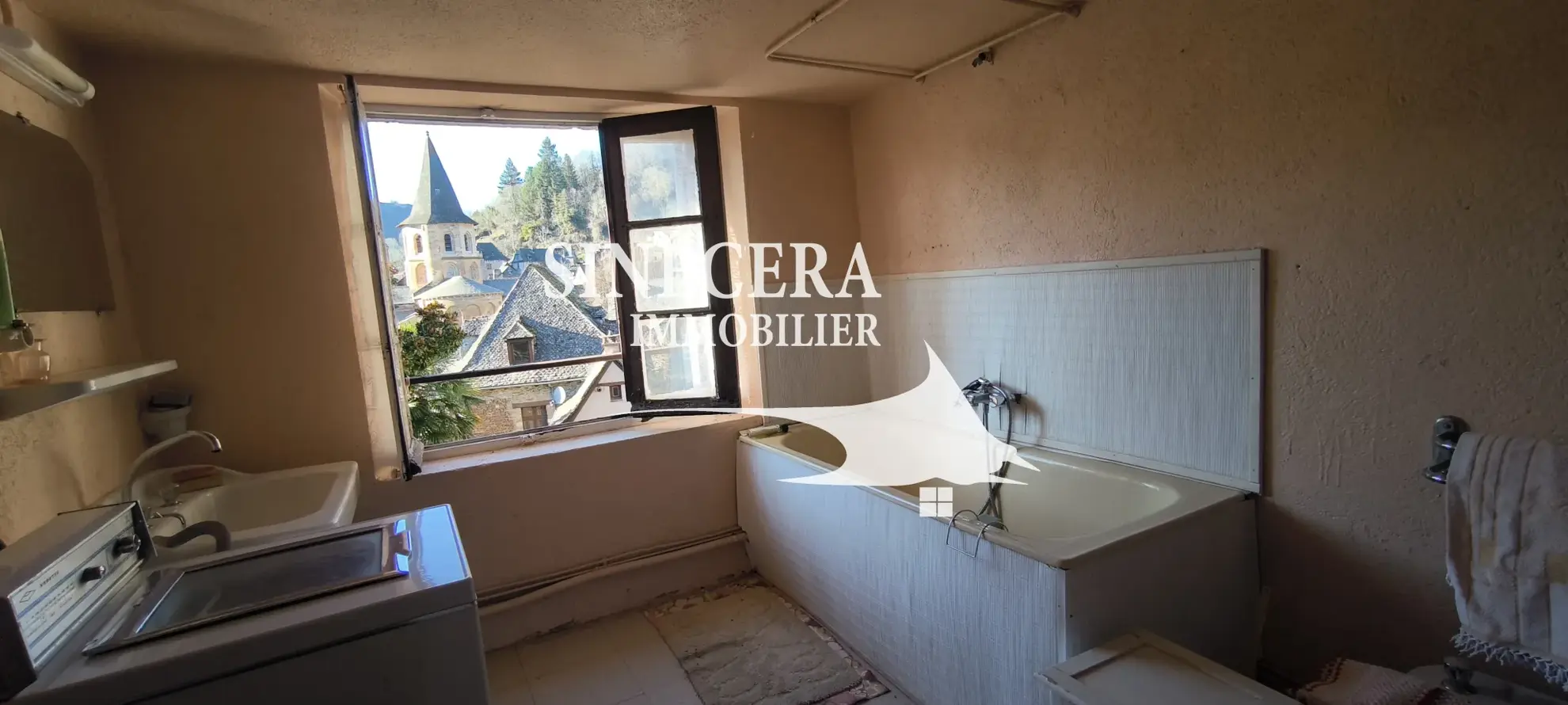 Maison de charme en pierre avec vue panoramique à Conques-en-Rouergue 