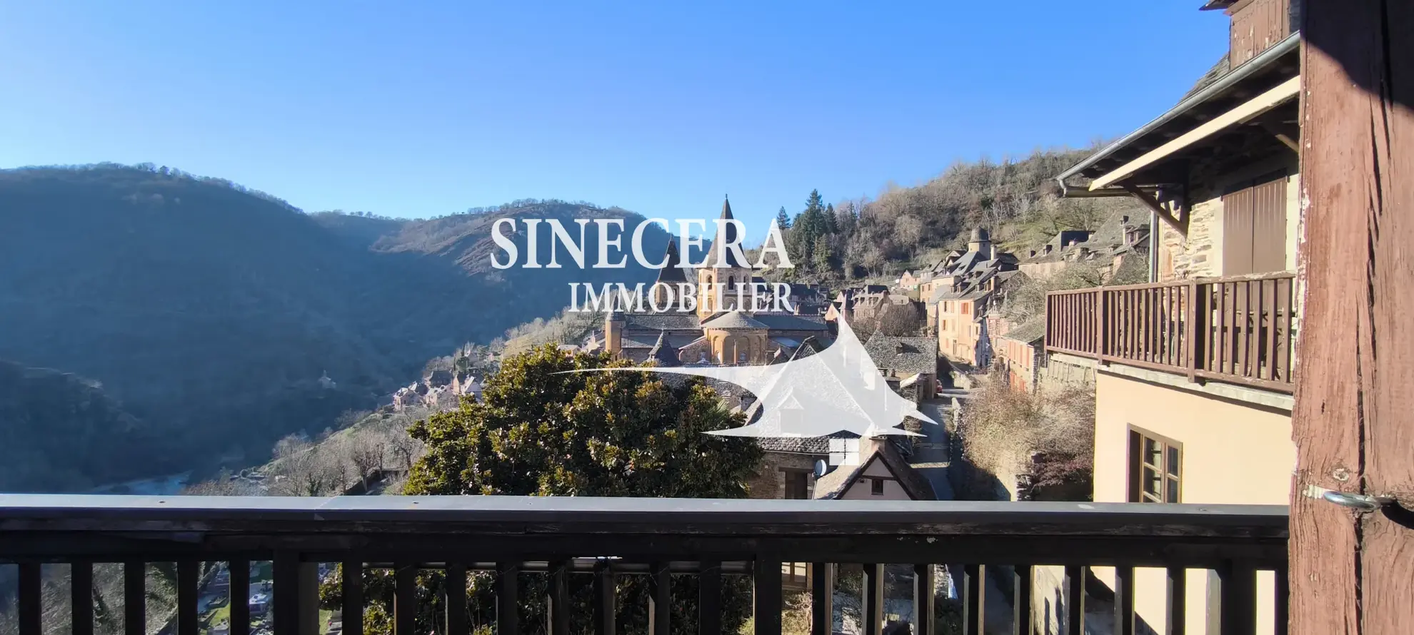 Maison de charme en pierre avec vue panoramique à Conques-en-Rouergue 