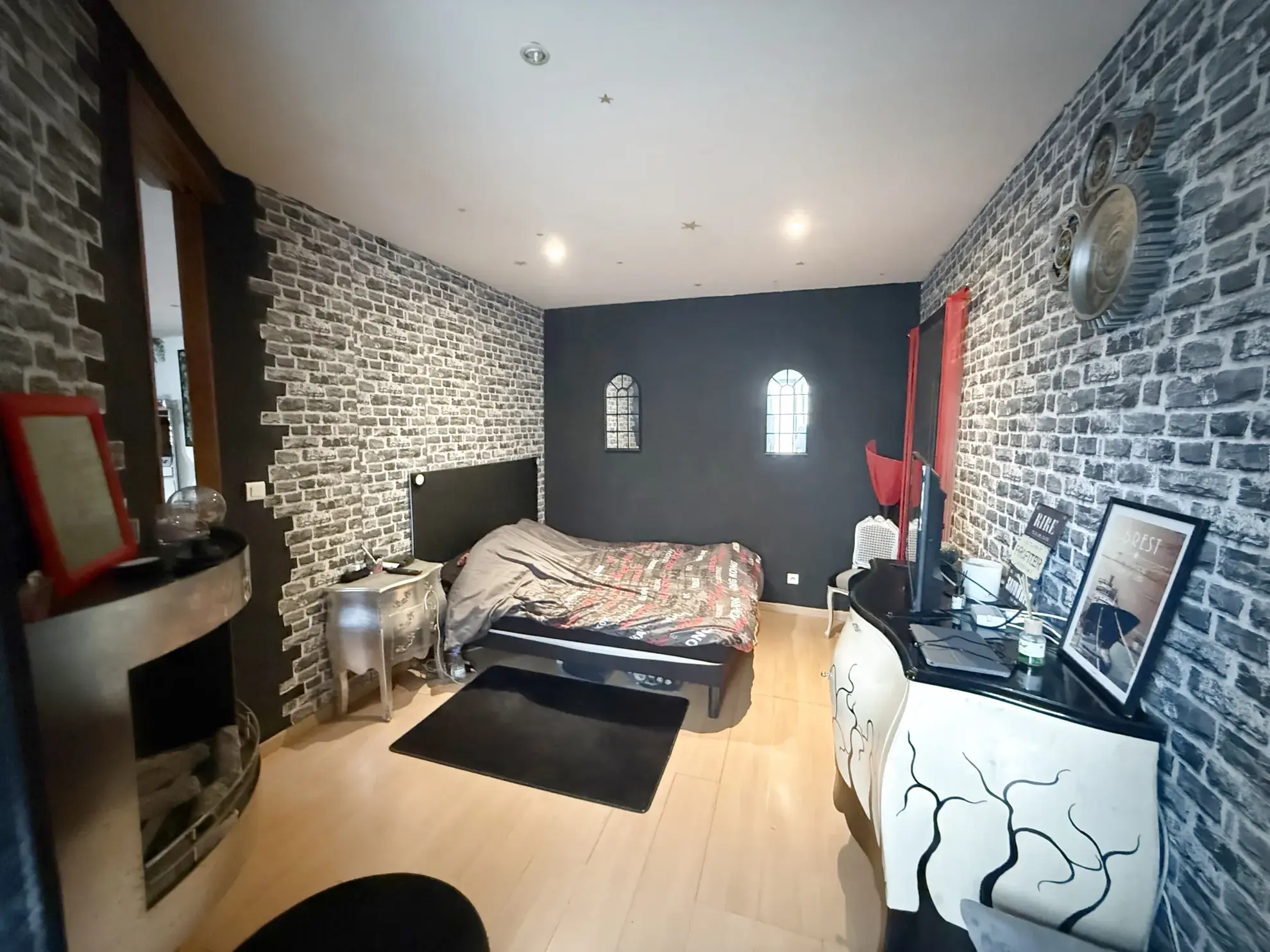 Appartement T3 avec local commercial à vendre en centre-ville de Lesneven 