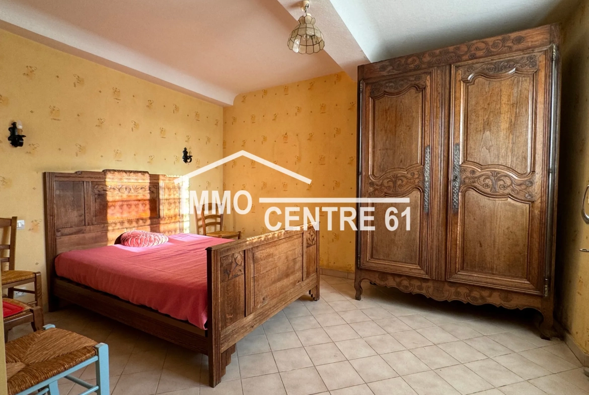 Maison de campagne avec dépendances en vente à Carrouges 61320 