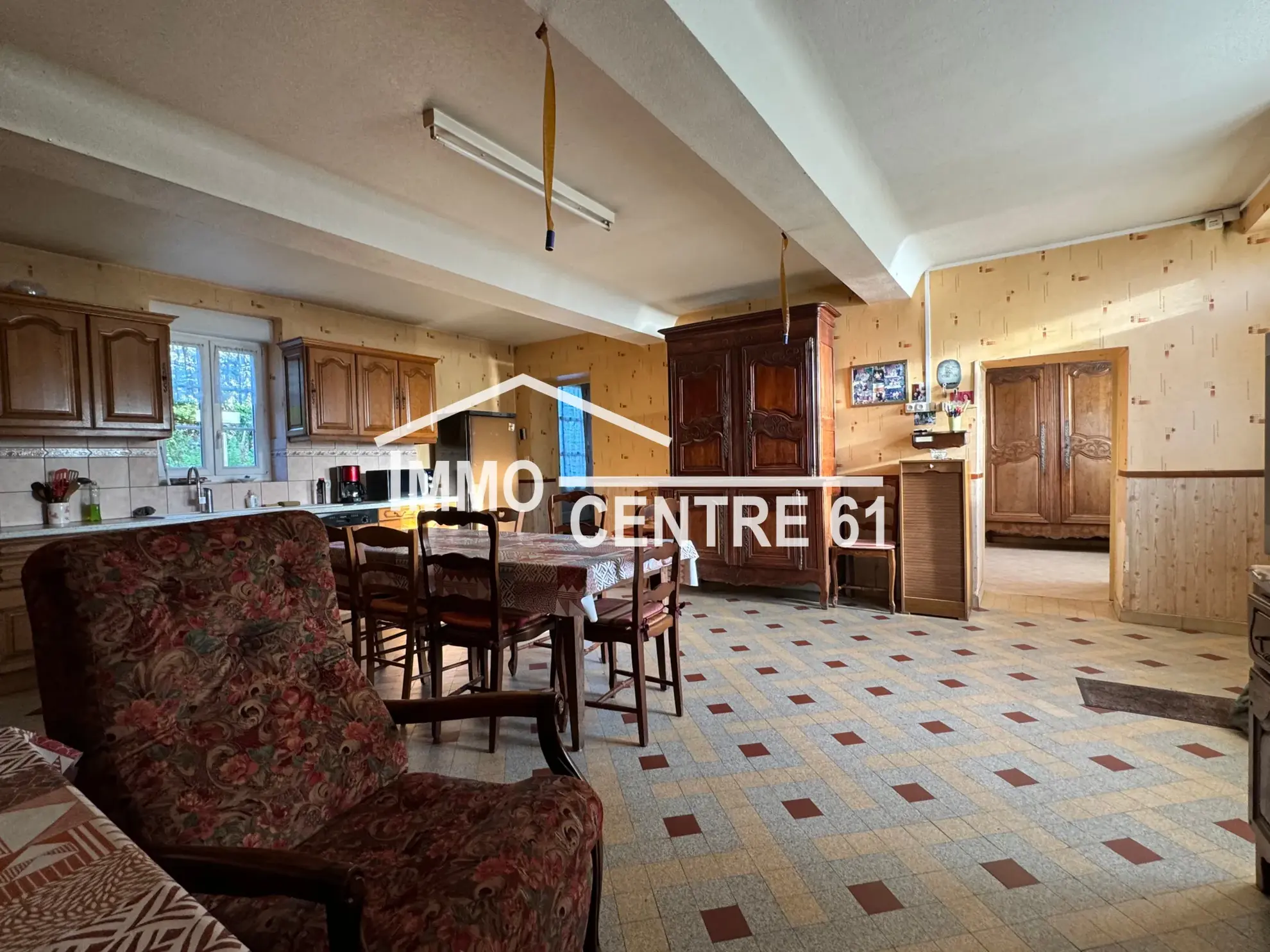 Maison de campagne avec dépendances en vente à Carrouges 61320 