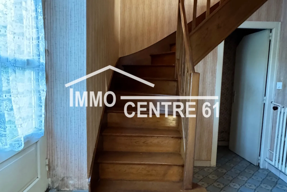 Maison de campagne avec dépendances en vente à Carrouges 61320 