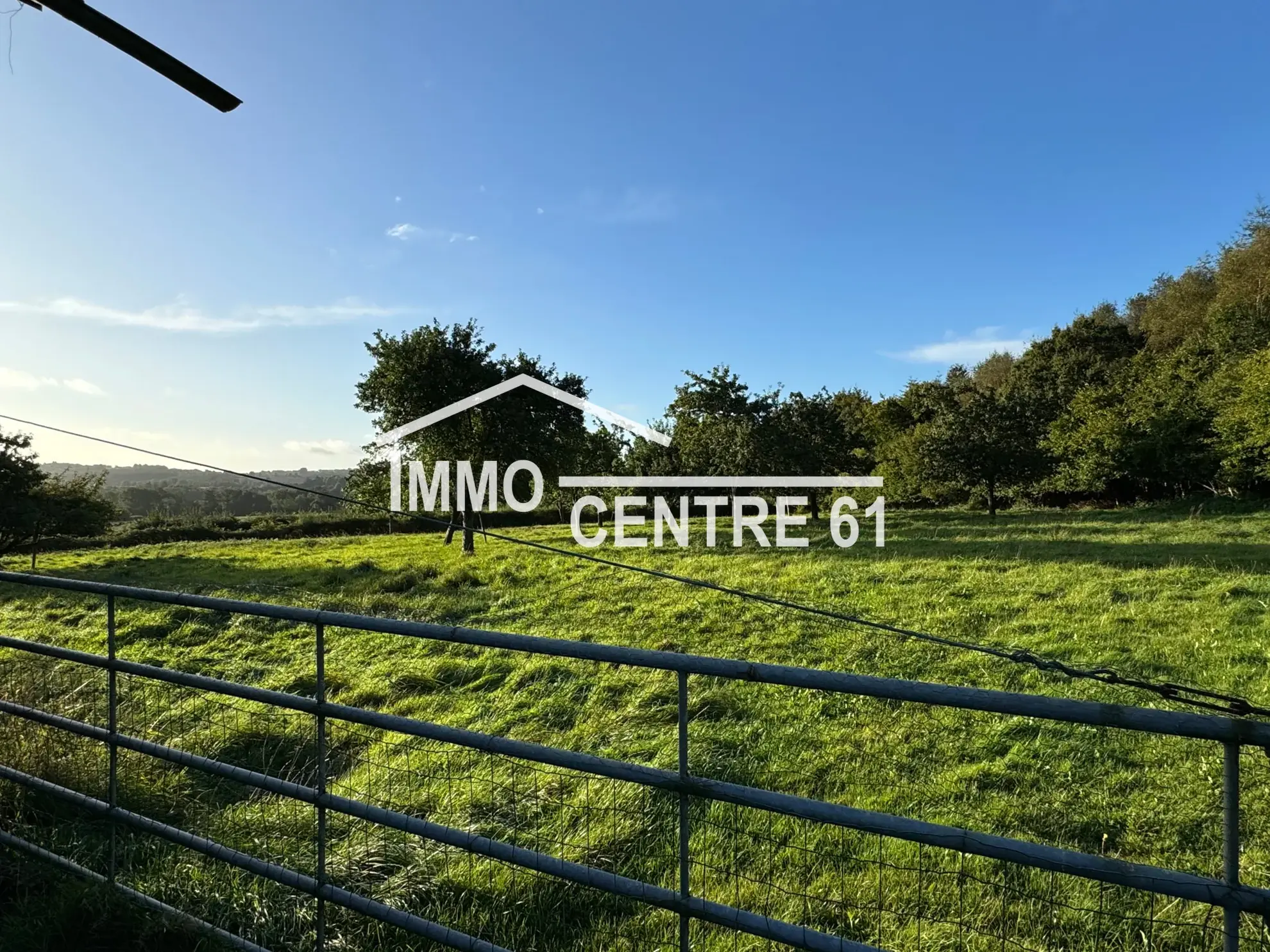 Maison de campagne avec dépendances en vente à Carrouges 61320 