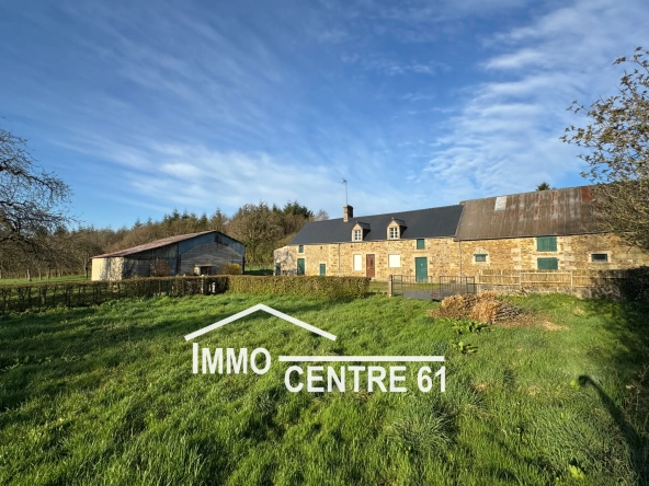 Maison de campagne avec dépendances en vente à Carrouges 61320