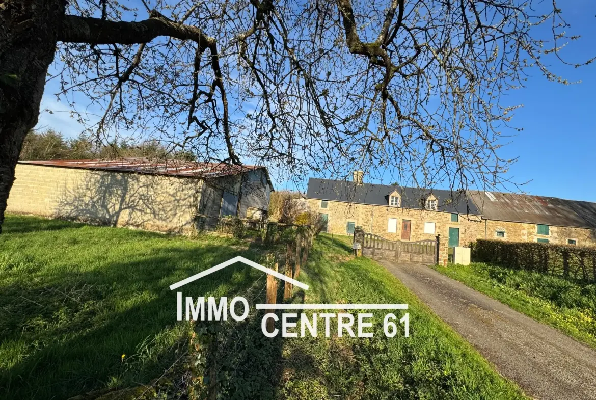 Maison de campagne avec dépendances en vente à Carrouges 61320 
