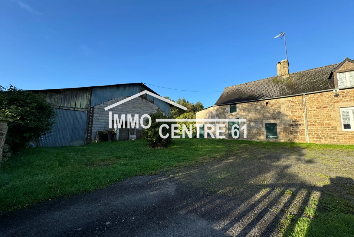 Maison de campagne avec dépendances en vente à Carrouges 61320 