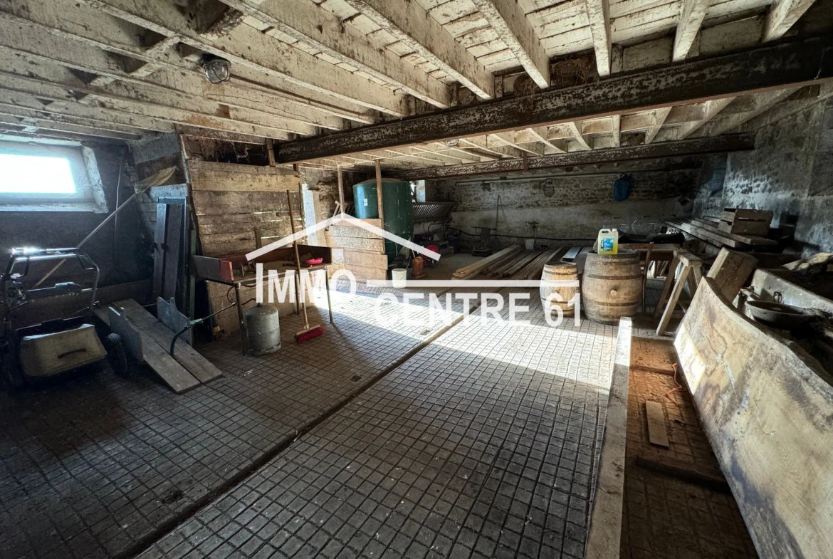 Maison de campagne avec dépendances en vente à Carrouges 61320 