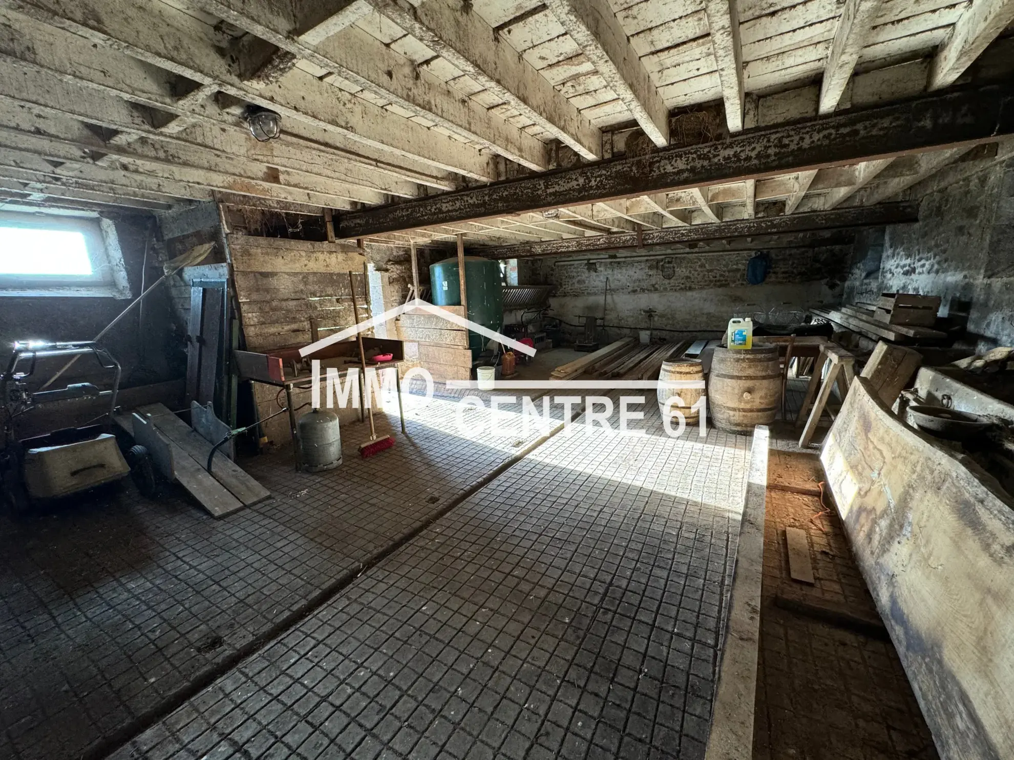 Maison de campagne avec dépendances en vente à Carrouges 61320 