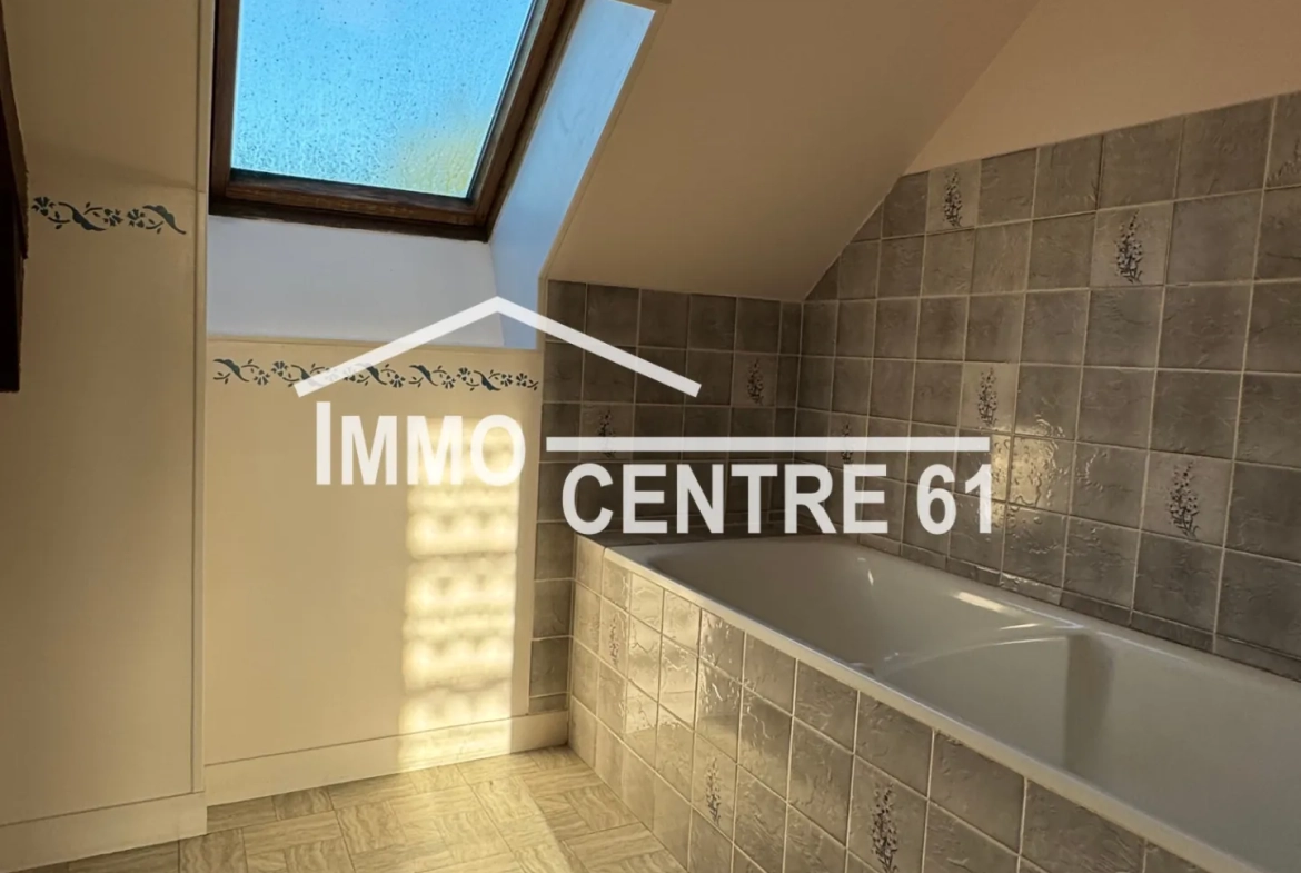 Maison de campagne avec dépendances en vente à Carrouges 61320 