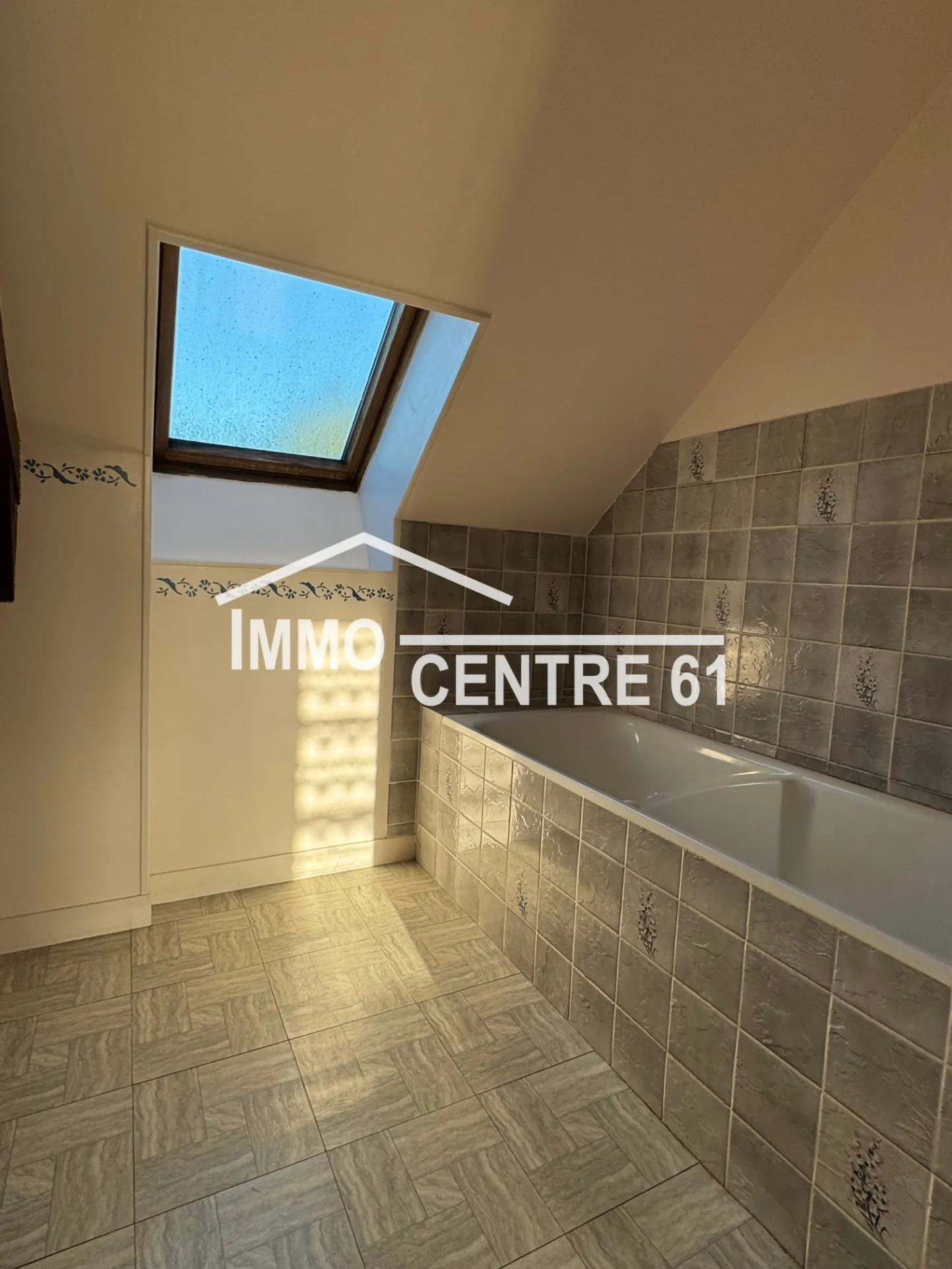 Maison de campagne avec dépendances en vente à Carrouges 61320 