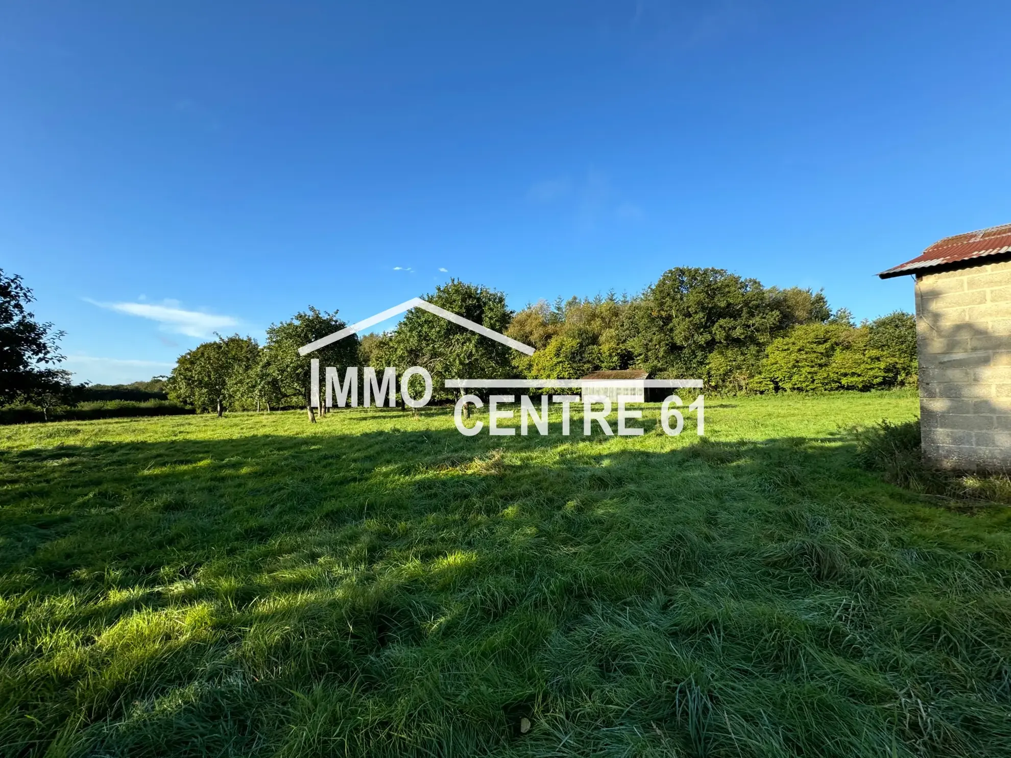 Maison de campagne avec dépendances en vente à Carrouges 61320 