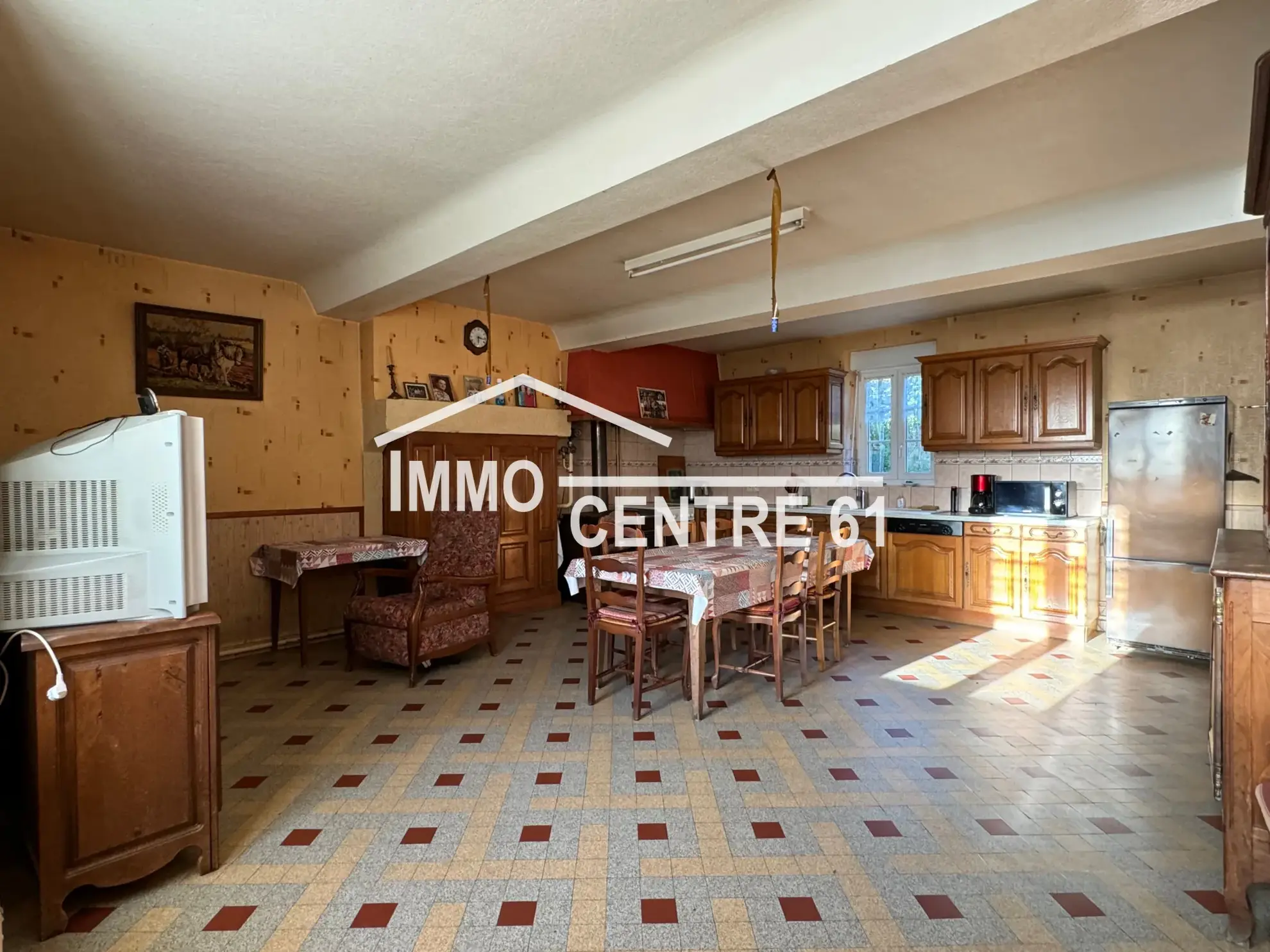 Maison de campagne avec dépendances en vente à Carrouges 61320 
