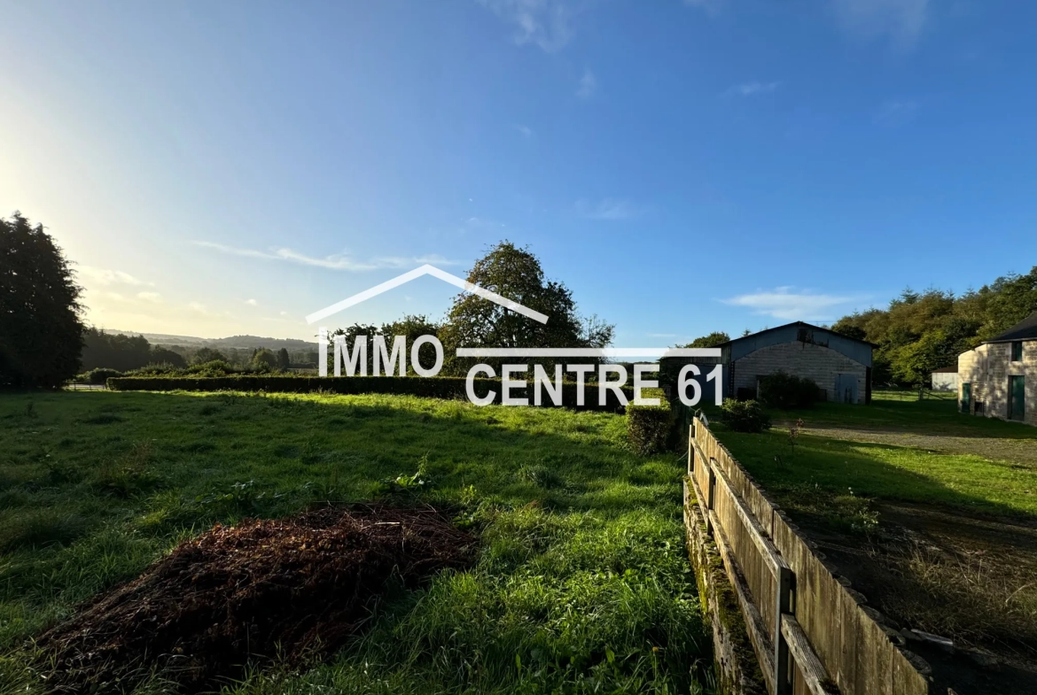 Maison de campagne avec dépendances en vente à Carrouges 61320 