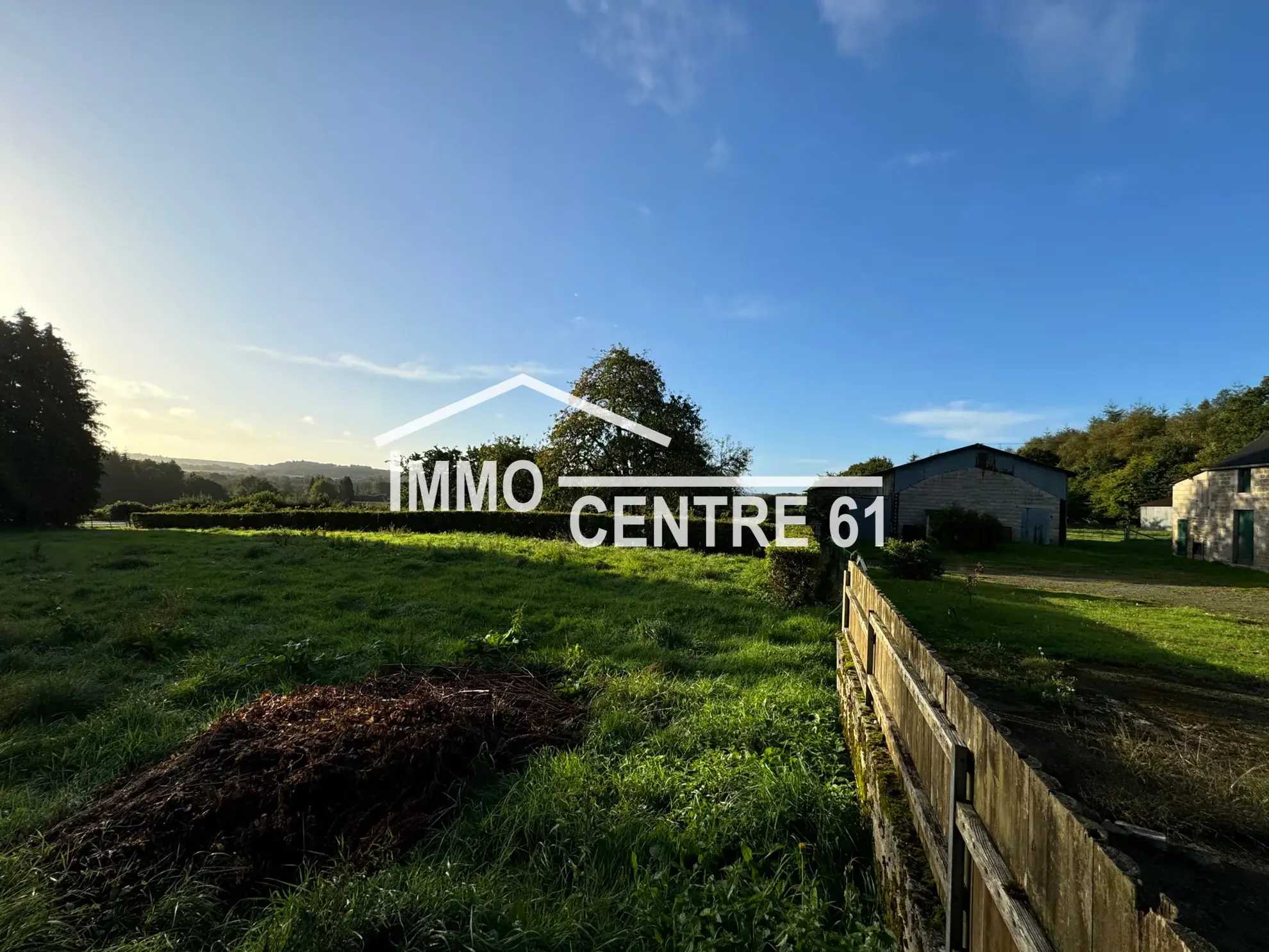 Maison de campagne avec dépendances en vente à Carrouges 61320 
