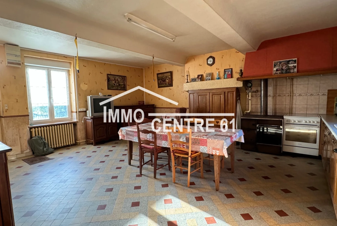 Maison de campagne avec dépendances en vente à Carrouges 61320 