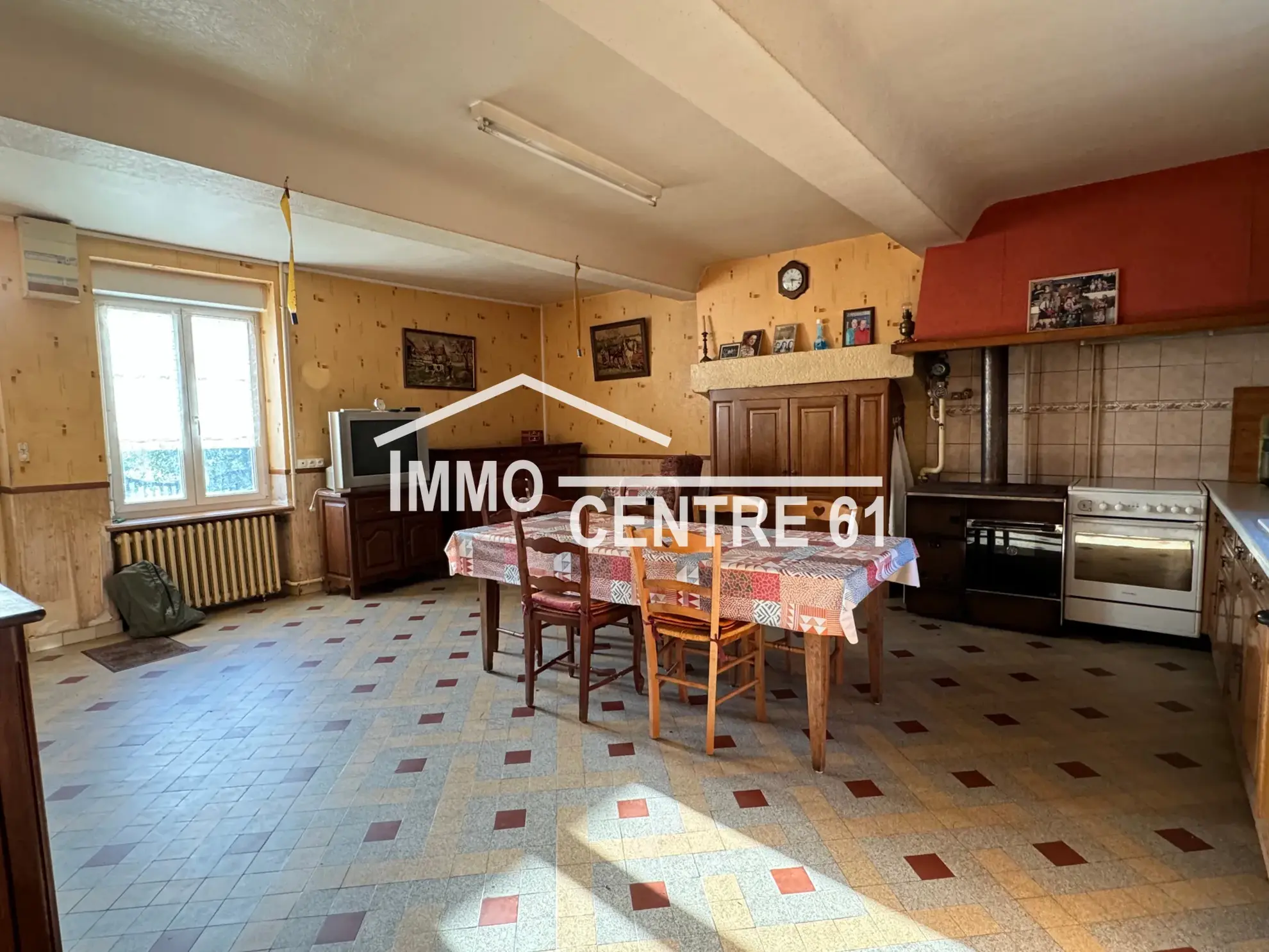 Maison de campagne avec dépendances en vente à Carrouges 61320 