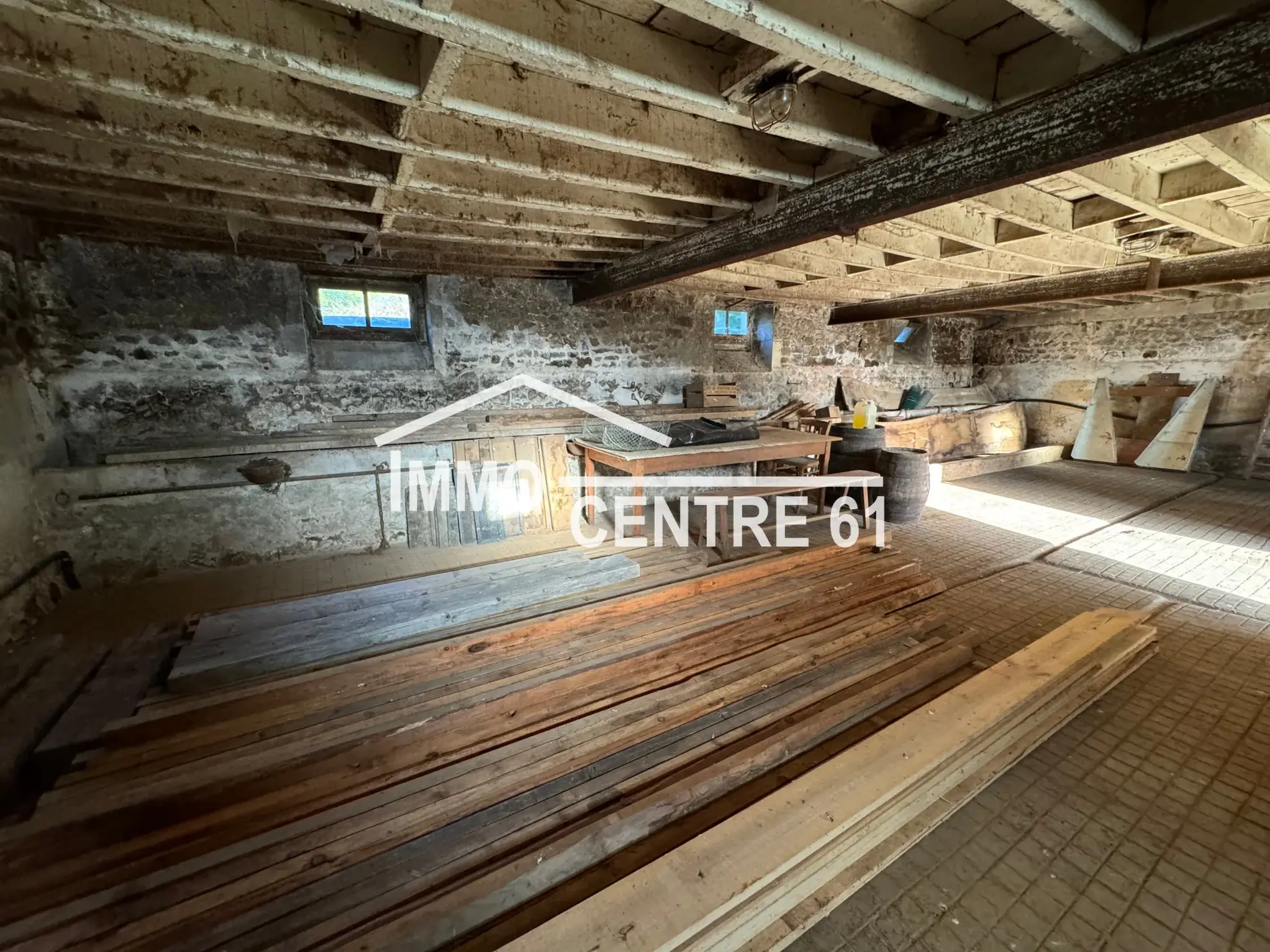 Maison de campagne avec dépendances en vente à Carrouges 61320 