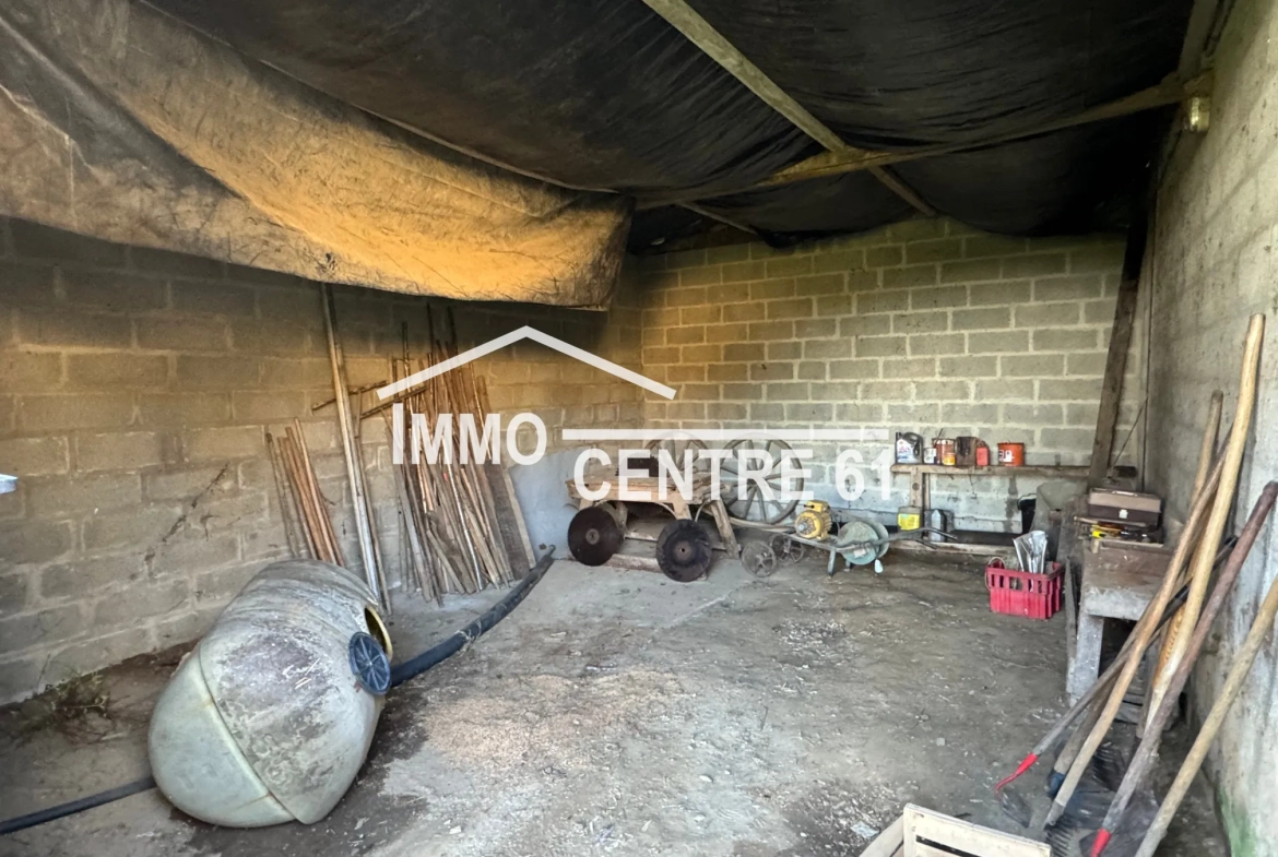 Maison de campagne avec dépendances en vente à Carrouges 61320 