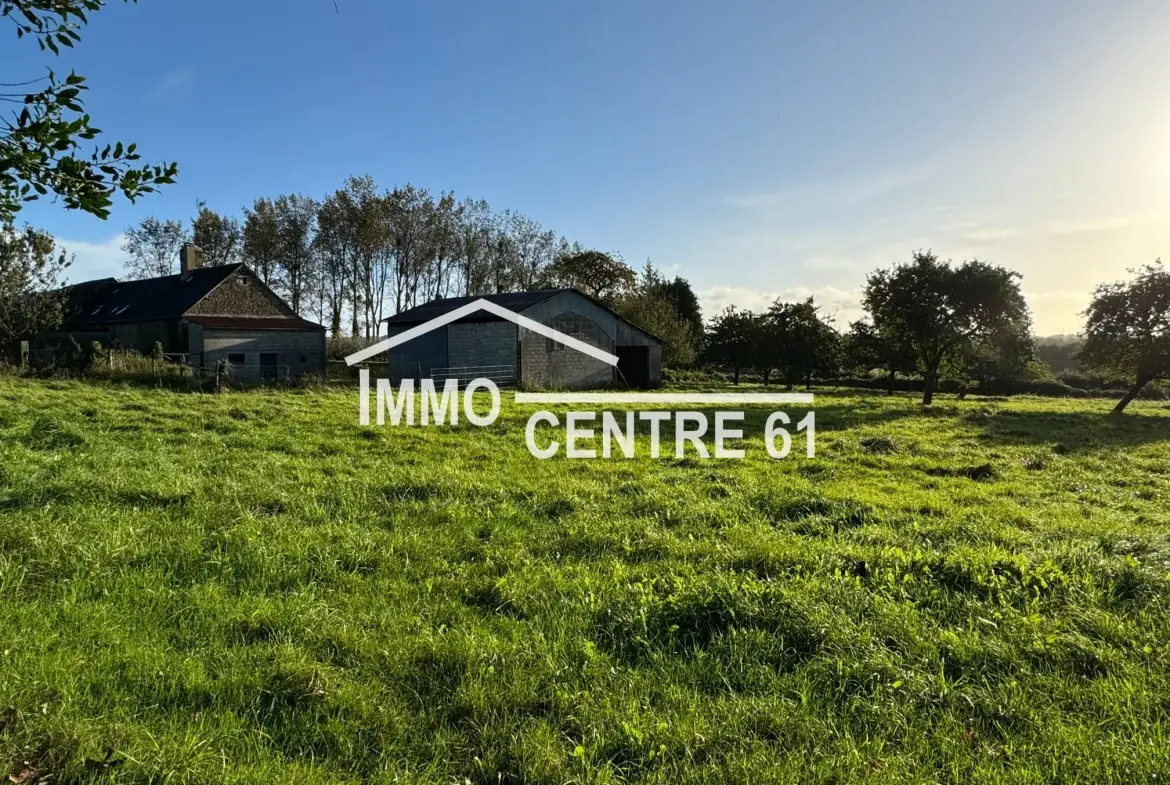 Maison de campagne avec dépendances en vente à Carrouges 61320 