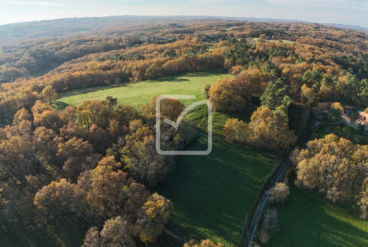 Terrain de 36 348 m² à vendre au cœur du Périgord Noir, zone constructible et espace naturel 