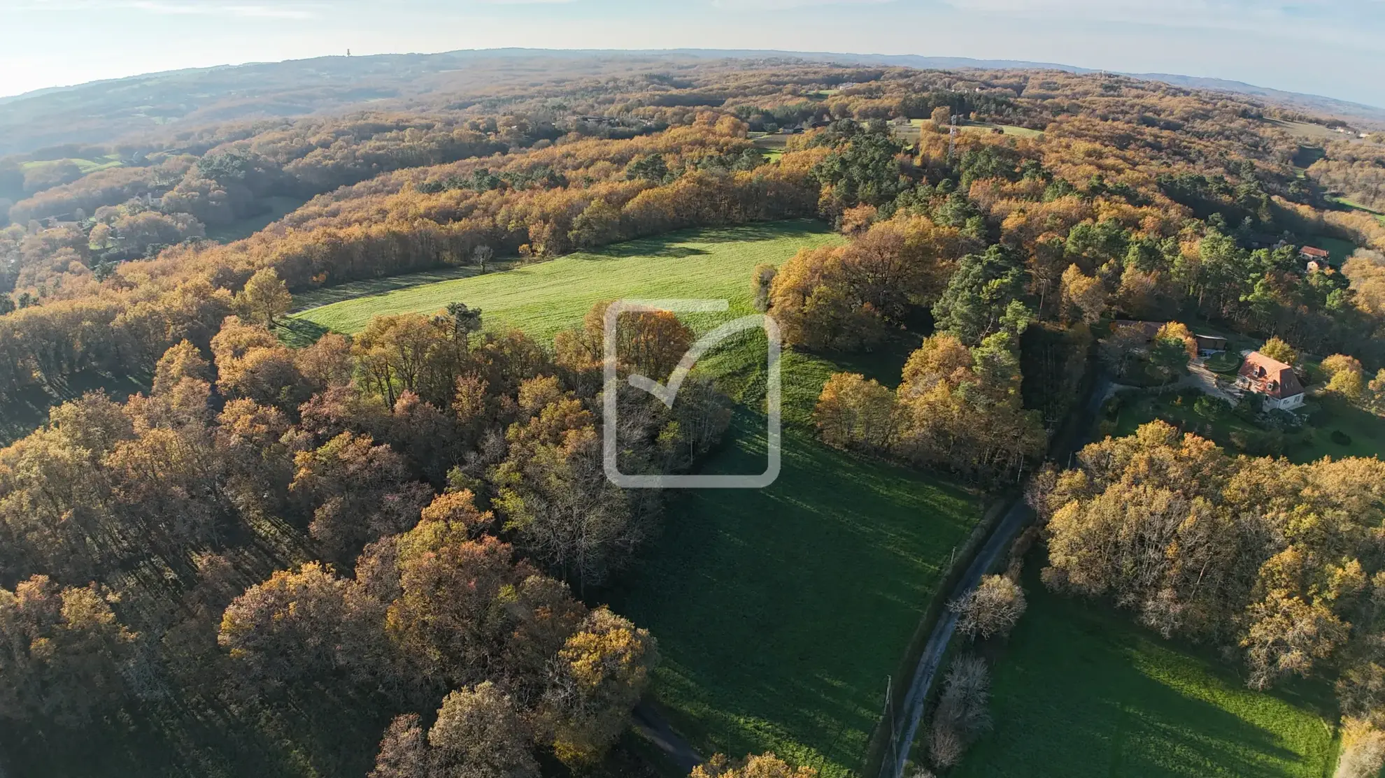 Terrain de 36 348 m² à vendre au cœur du Périgord Noir, zone constructible et espace naturel 