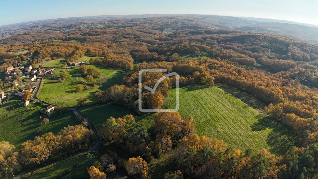 Terrain de 36 348 m² à vendre au cœur du Périgord Noir, zone constructible et espace naturel